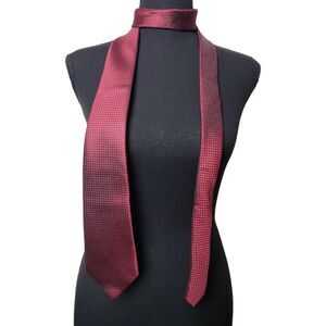 Wei Shang Slim Tie Men's Necktie 59" 100% Silk Designer Geometric Red Black EUC